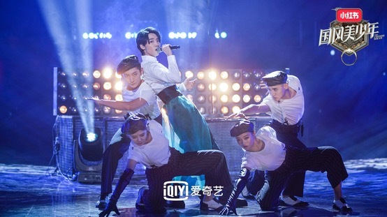 三弦+皮影戏致敬传统民乐 张云雷点赞“国风美少年”