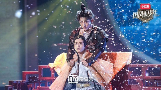 三弦+皮影戏致敬传统民乐 张云雷点赞“国风美少年”