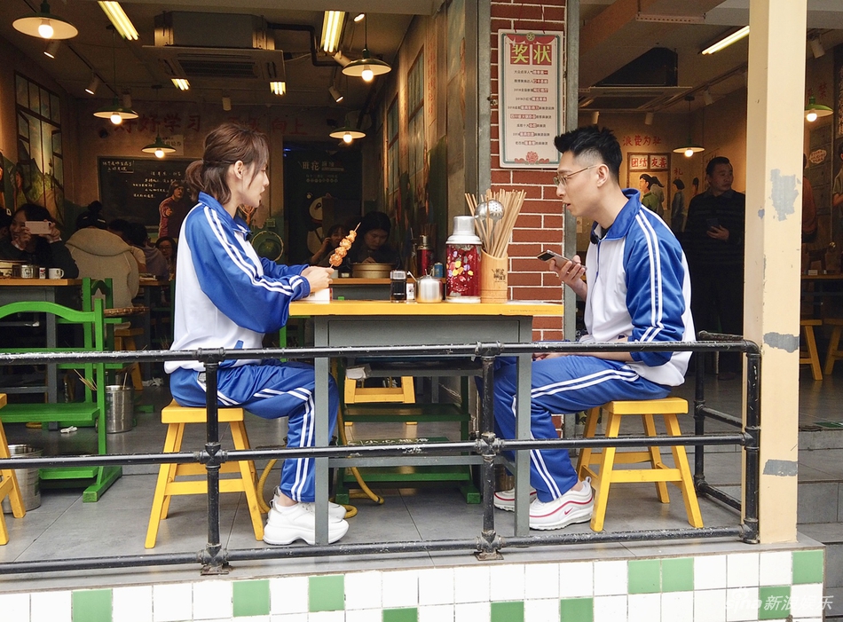 《妻子》路透 张嘉倪买超变校花校草互动超甜