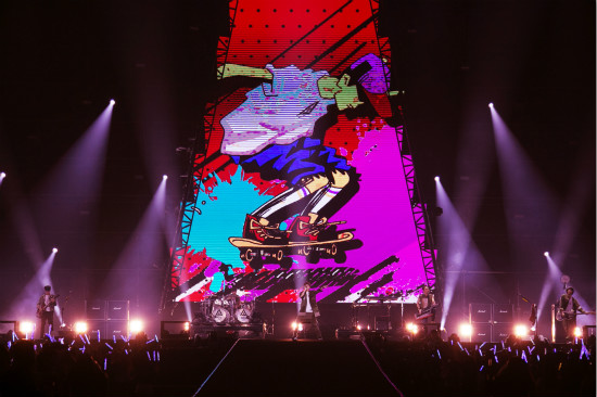 八三夭《一事无成的伟大》演唱会跳进万人高雄巨蛋