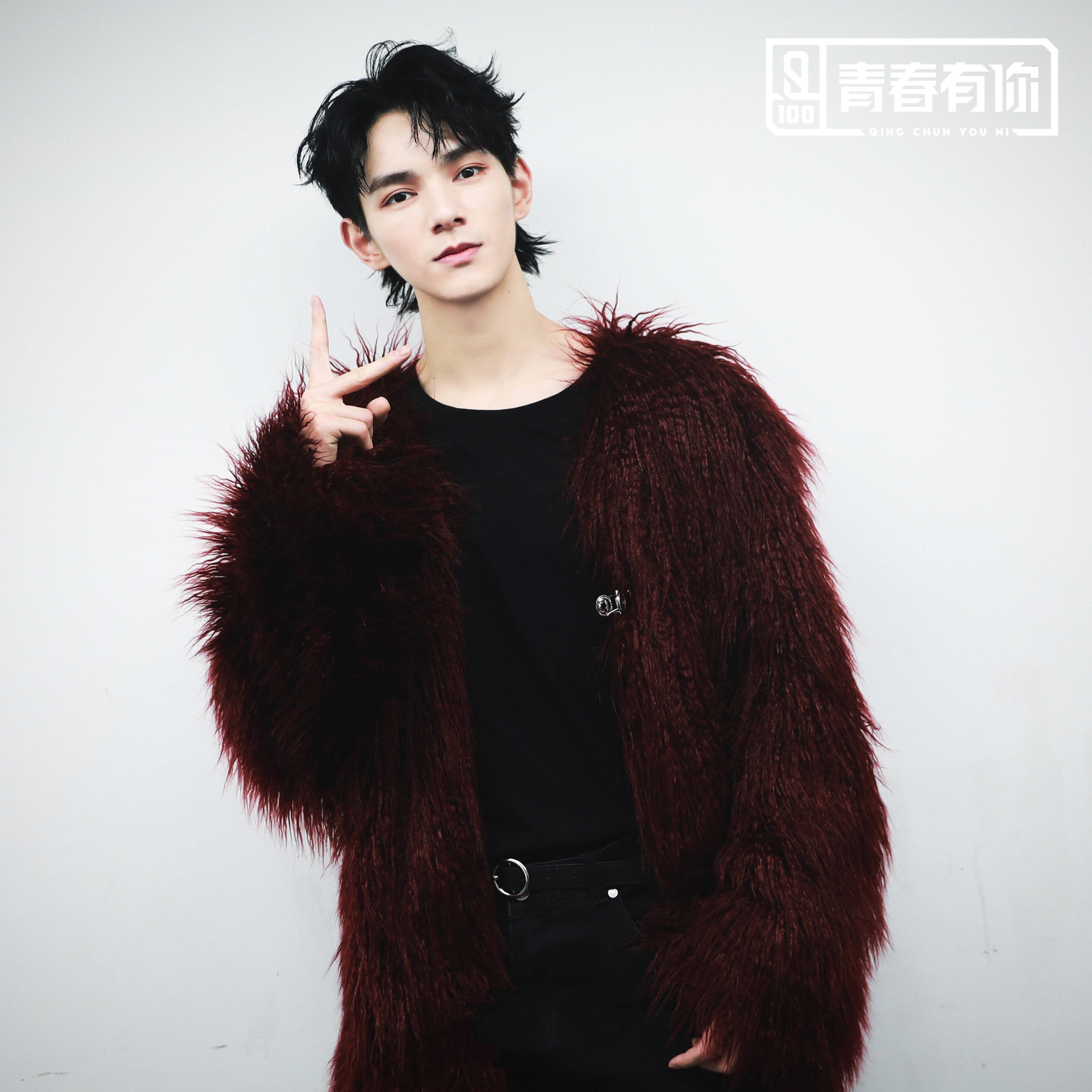 《青春有你》何昶希掀起模仿热潮 冯俊杰再担任C位