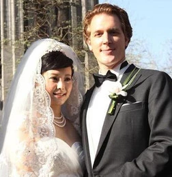 45岁袁立迎来第三段婚姻 对方被曝是小11岁的诗人