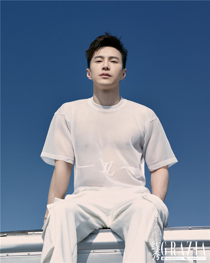 王冠逸5.jpg 王冠逸性感大片曝光 大秀腹肌荷尔蒙爆棚