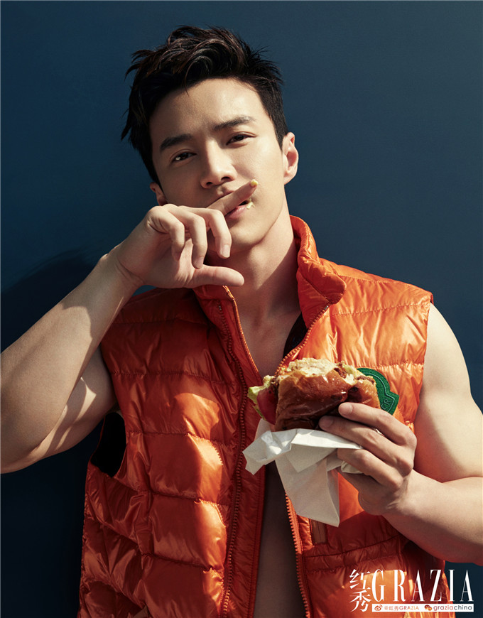 王冠逸3.jpg 王冠逸性感大片曝光 大秀腹肌荷尔蒙爆棚