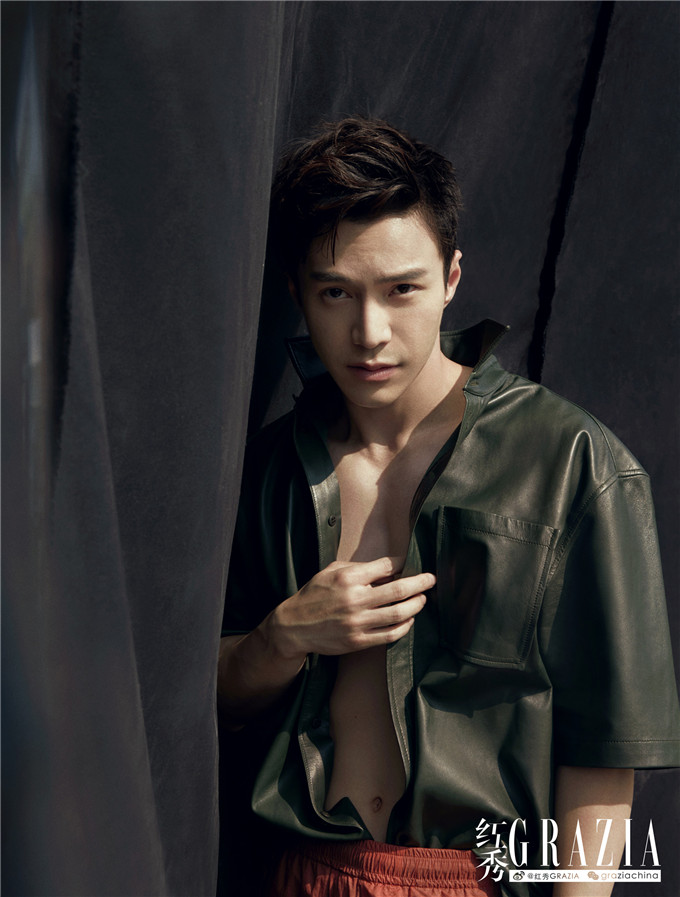 王冠逸1.jpg 王冠逸性感大片曝光 大秀腹肌荷尔蒙爆棚