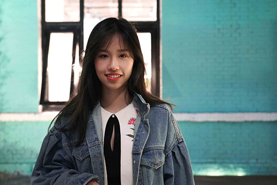 率性少女显多面魅力 孟慧圆中国国际时装周看秀