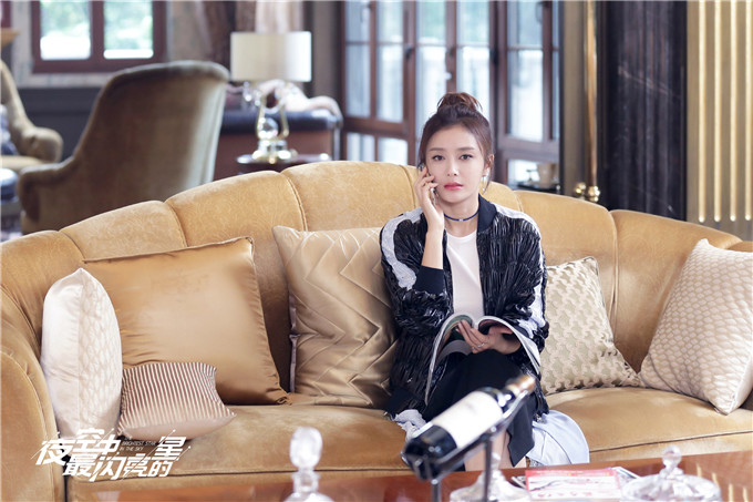 秦岚强势助阵《夜空中最闪亮的星》.jpg 秦岚《夜空中最闪亮的星》 化身“弟控”御姐范十足