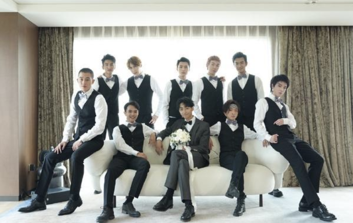 回忆杀！华晨宇晒13届快男合照 兄弟聚首超感人