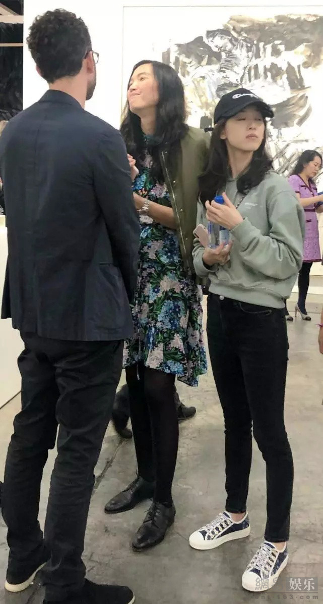 网友偶遇“奶茶妹妹” 久未露面状态佳