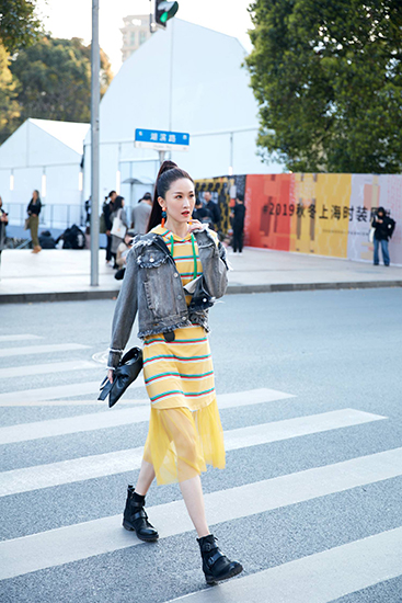 张雯助阵上海时装周 灵动随性定义Ins风潮