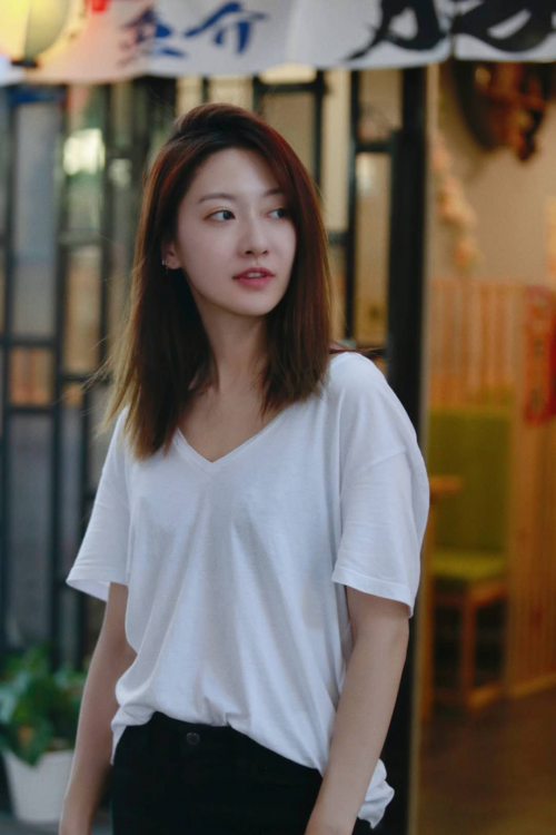 余玥白新剧热播 坦言剧中角色设定与自己有反差