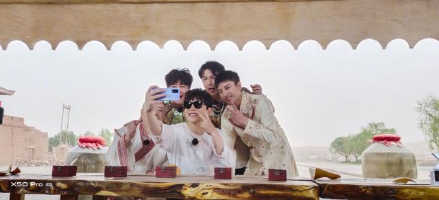 《极限挑战6》聚焦丝绸之路 成员体验敦煌文化